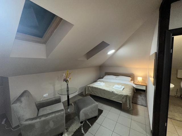 Jp Motel Mali Pariz Bor Ngoại thất bức ảnh