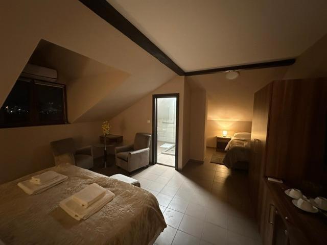 Jp Motel Mali Pariz Bor Ngoại thất bức ảnh