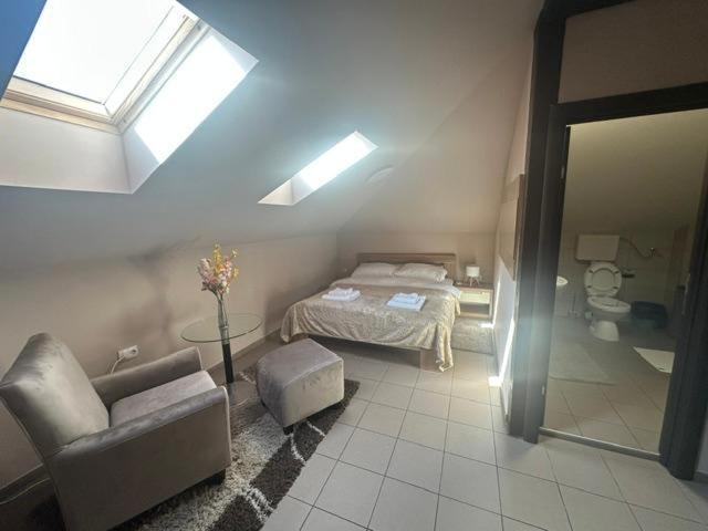 Jp Motel Mali Pariz Bor Ngoại thất bức ảnh