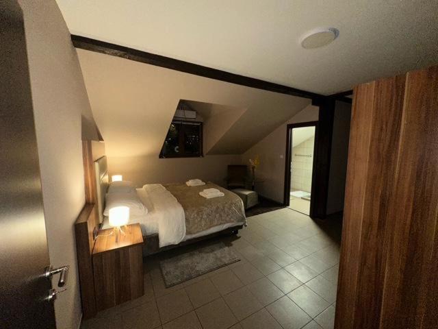 Jp Motel Mali Pariz Bor Ngoại thất bức ảnh