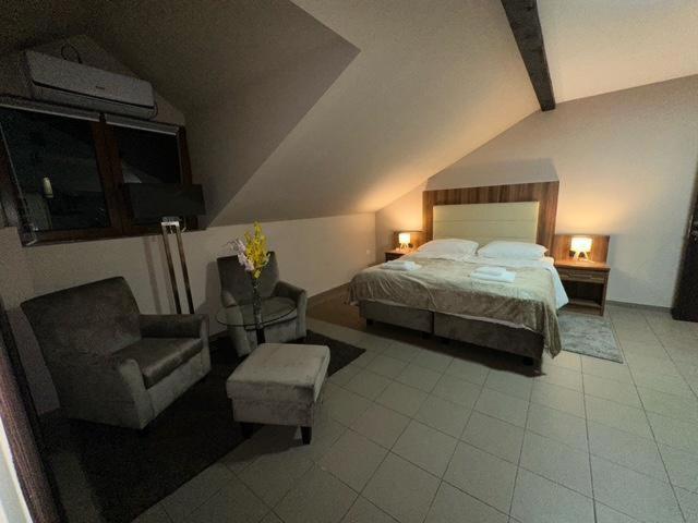 Jp Motel Mali Pariz Bor Ngoại thất bức ảnh