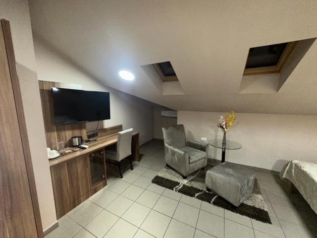 Jp Motel Mali Pariz Bor Ngoại thất bức ảnh