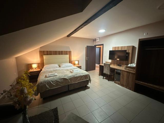 Jp Motel Mali Pariz Bor Ngoại thất bức ảnh