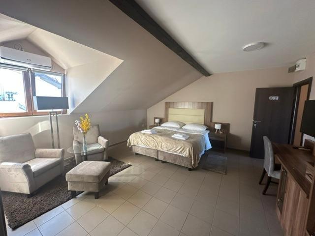 Jp Motel Mali Pariz Bor Ngoại thất bức ảnh